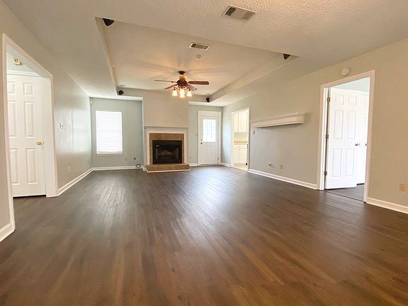 2nd image of 3913 Claybourne Ln