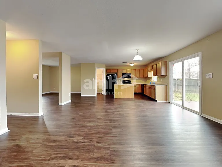 4704 Ashfield Dr — Photo 5
