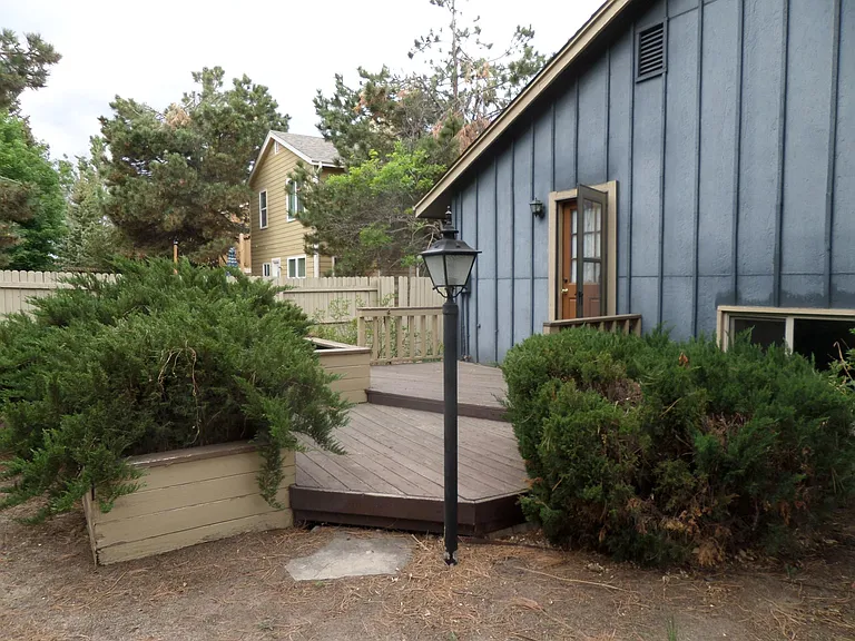 8135 Avens Cir — Photo 15