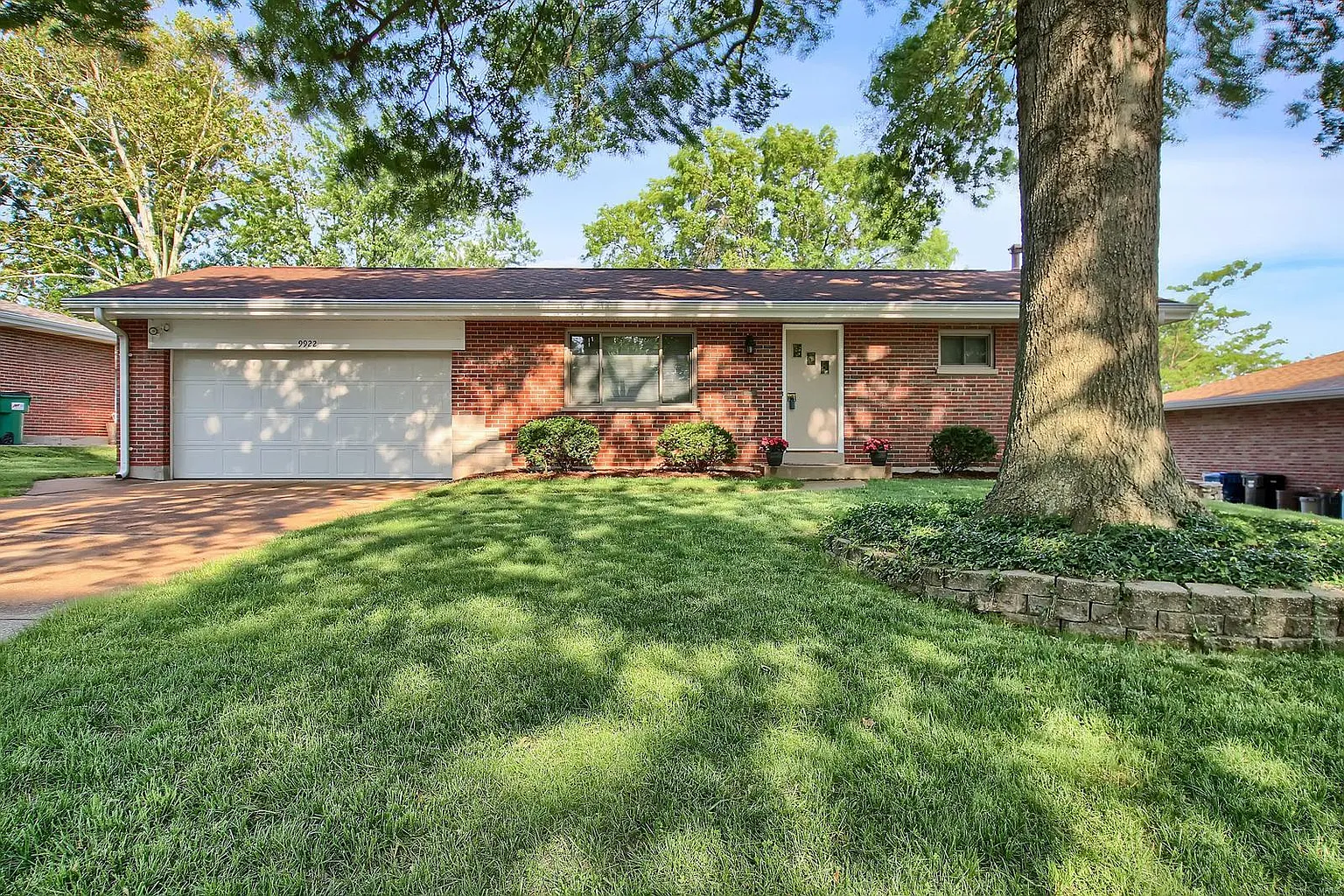 9922 Markhall Ln photo 1