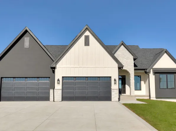 17227 Northview Dr, Urbandale, IA 50323