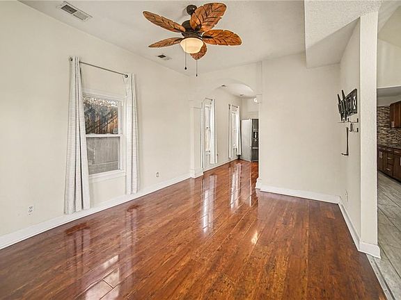 4th image of 5823 E 10th St