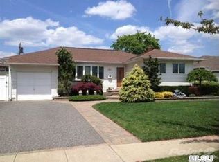 48 Daniel Rd S, Massapequa, NY 11758