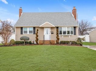 4027 Heywood Rd, Seaford, NY 11783