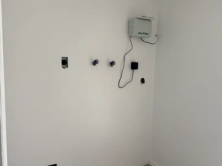 Downstairs area has washer & dryer hookups.