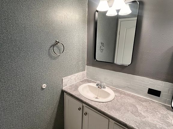 4th image of 3423 Alicia Ln