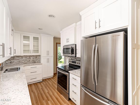 5th image of 618 5th St SE