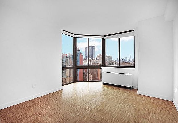 5th image of 420 W 42nd St APT 23B