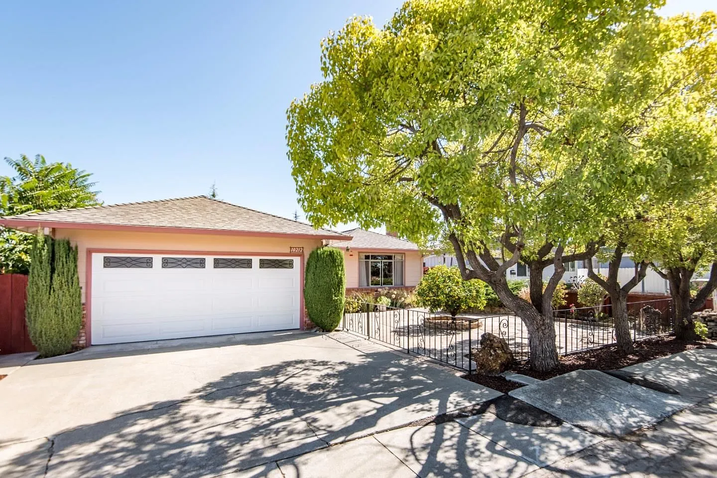 10212 Santa Clara Ave photo 1