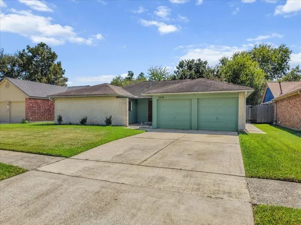 10114 Roseberry Dr, La Porte, TX 77571
