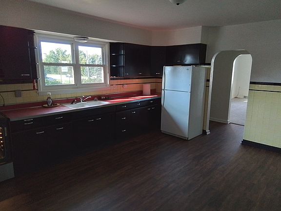 4th image of 1205 Morrissey Dr Suite 1