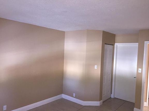 2nd image of 1019 The Pointe Dr #1019