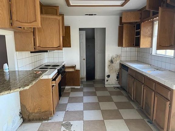 3rd image of 31367 Delaware Rd