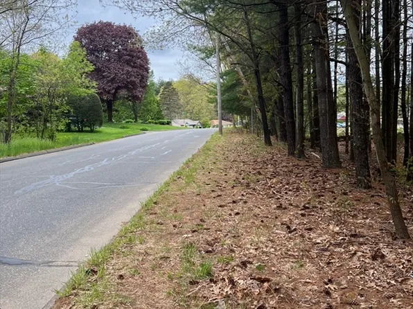 62-91 Lawrence St, Palmer, MA 01069