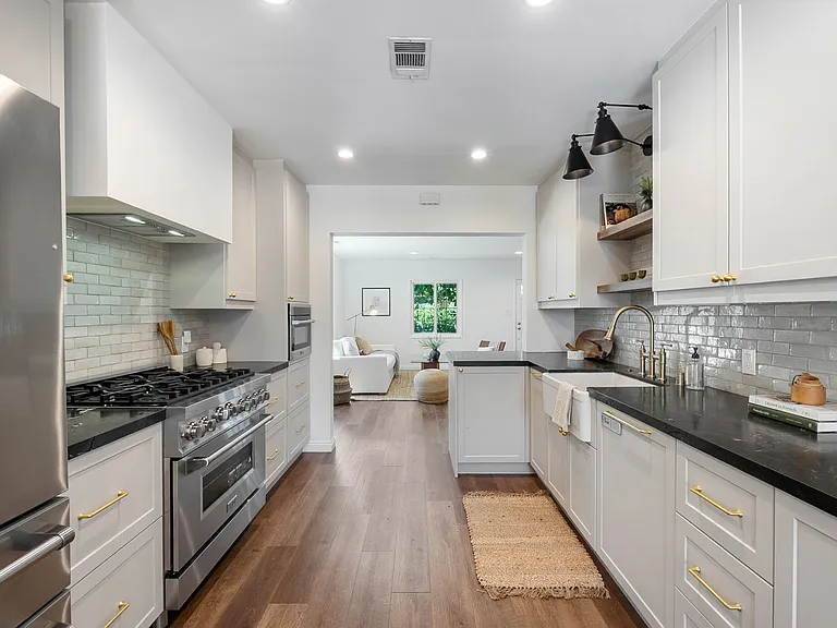 17453 Burbank Blvd — Photo 3