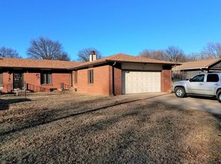 1102 E Redwood Rd, Derby, KS 67037