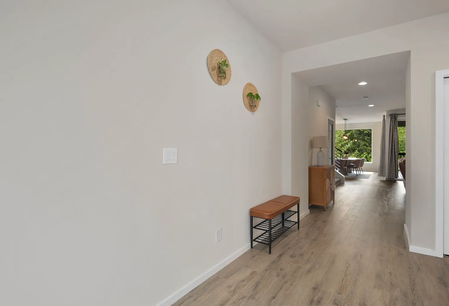 5 bed, 3.5 bath, 3751 sqft, $5,200 — Photo 3