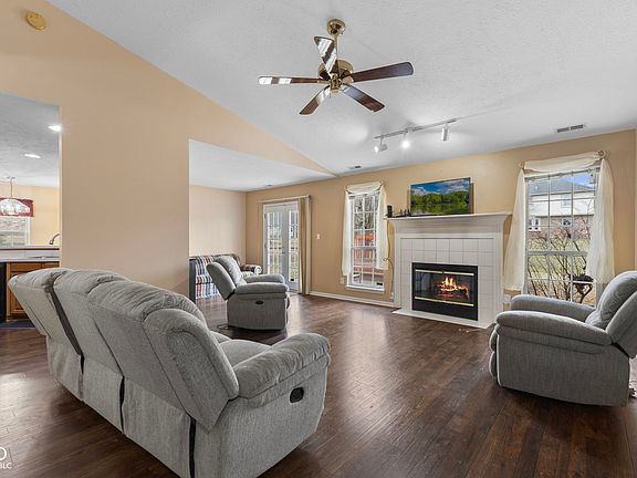 4th image of 910 N Buck Creek Rd