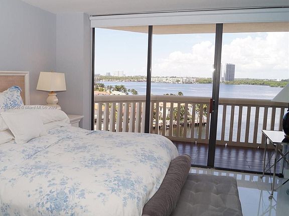 5th image of 1000 W Island Blvd APT 912