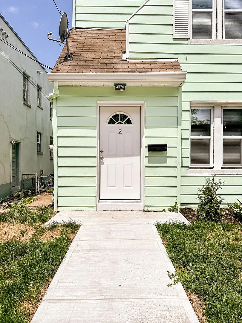 2 bed, 1.0 bath, $1,595 — Photo 2