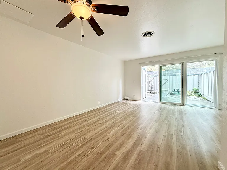 1254 Terra Nova Blvd — Photo 11