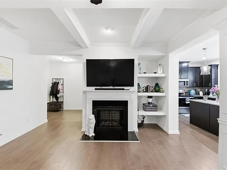 5527 Radford Loop — Photo 8