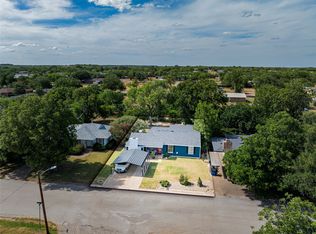 1114 W Dyer St, Breckenridge, TX 76424