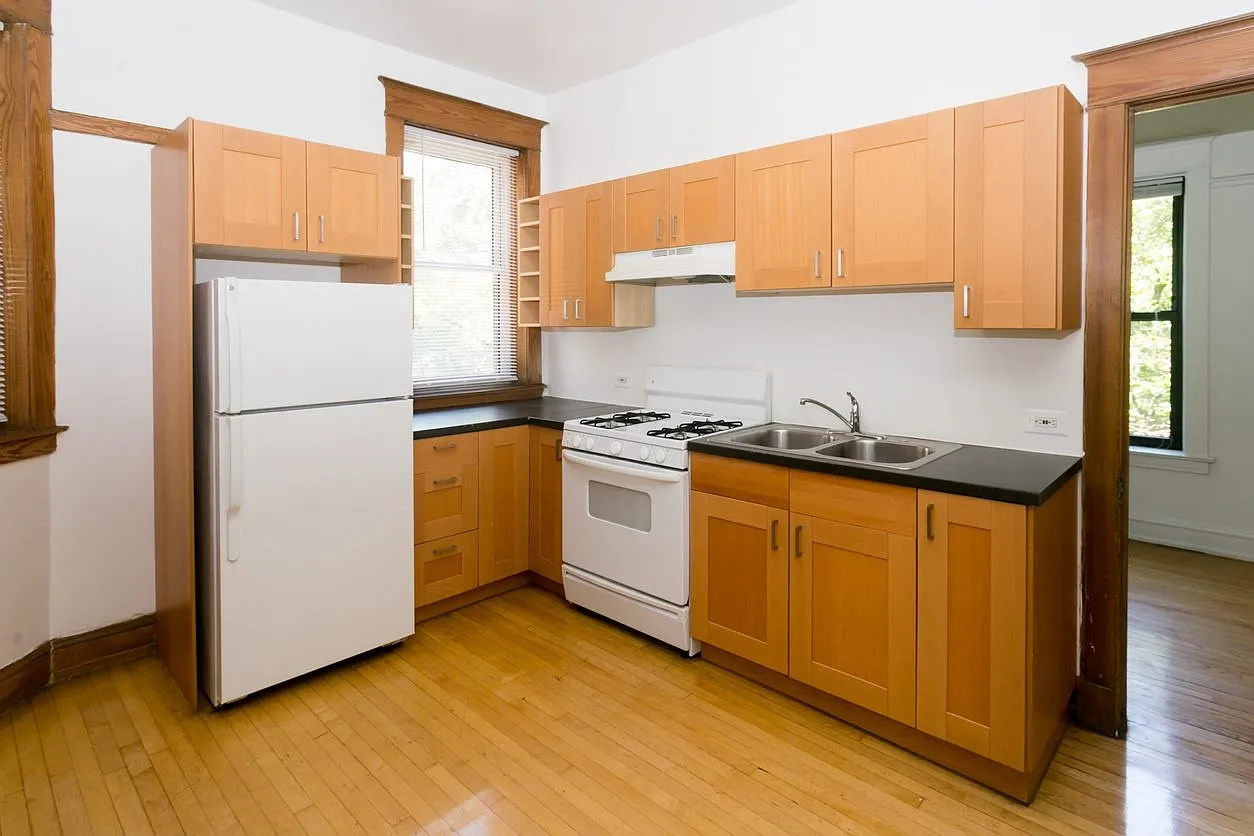 5700 S. Blackstone Avenue — Photo 1