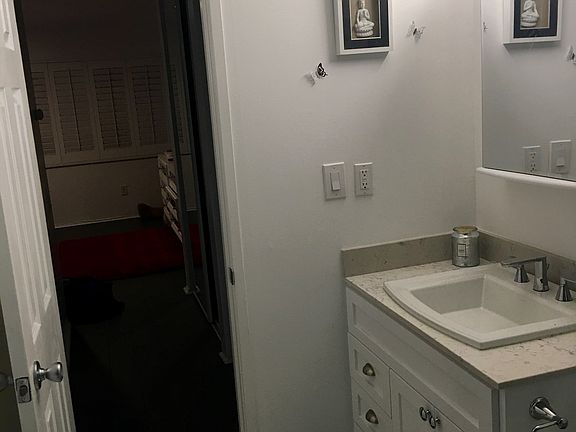 2nd image of 5334 Lindley Ave Unit 201