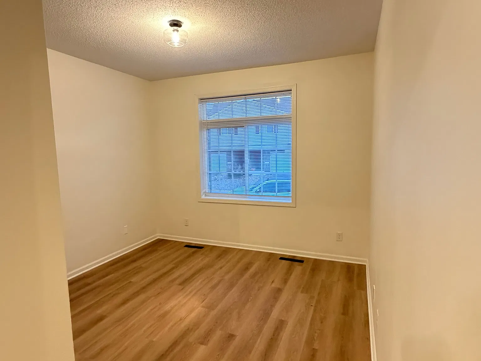 3 bed, 2048 sqft, $2,900 — Photo 2