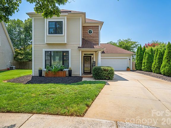 3rd image of 20452 Greenway Heights Dr