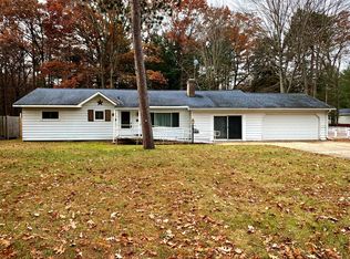 230 Vienna Ct, Houghton Lake, MI 48629