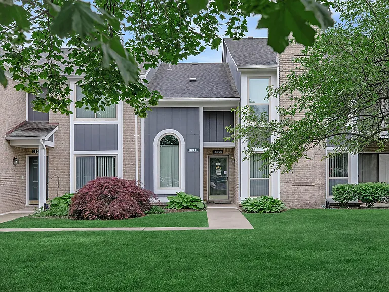 Manors at Knollwood — Photo 12