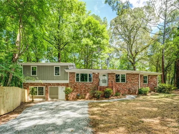 8251 Lakeview Dr SW, Covington, GA 30014