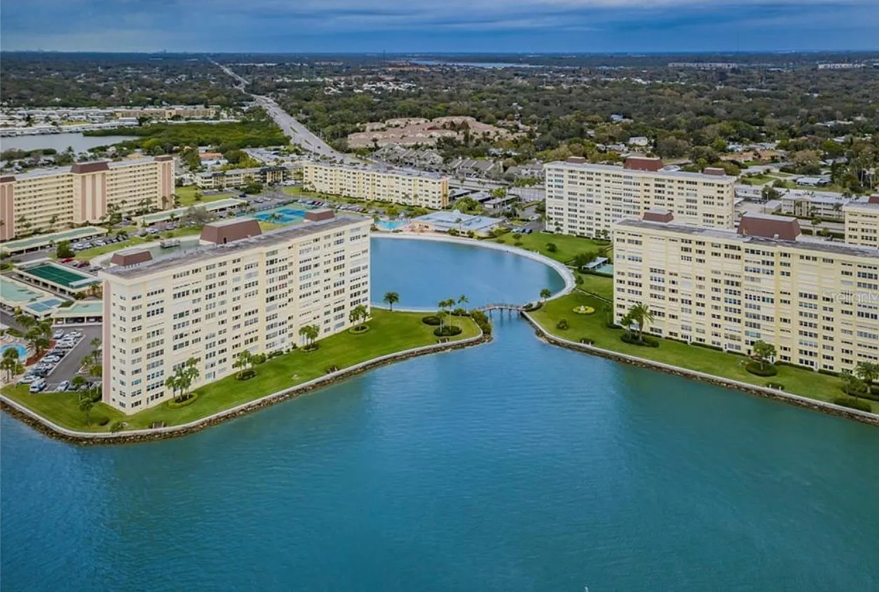 2 bed, 970 sqft, $2,500 — Photo 3