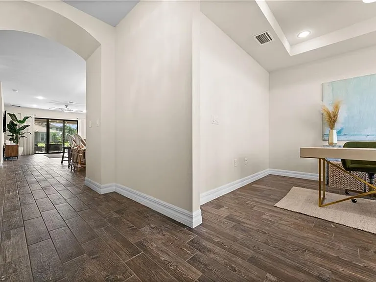 14750 Laguna Dr — Photo 3