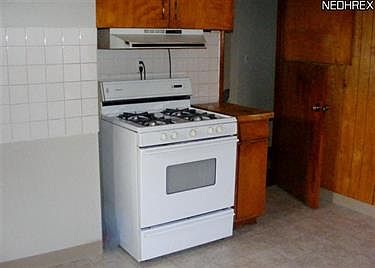 4th image of 3881 Hilltop Dr