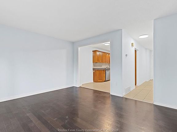 5th image of 6432 Thornberry Cres