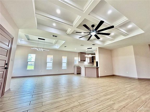3rd image of 512 Tower Oak Dr