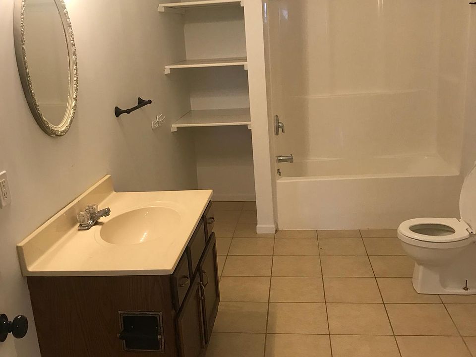 2nd image of 123 School House Rd APT B