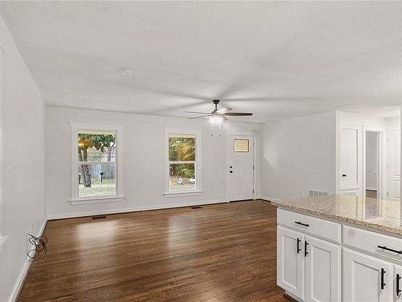 5th image of 1819 17th Ave E