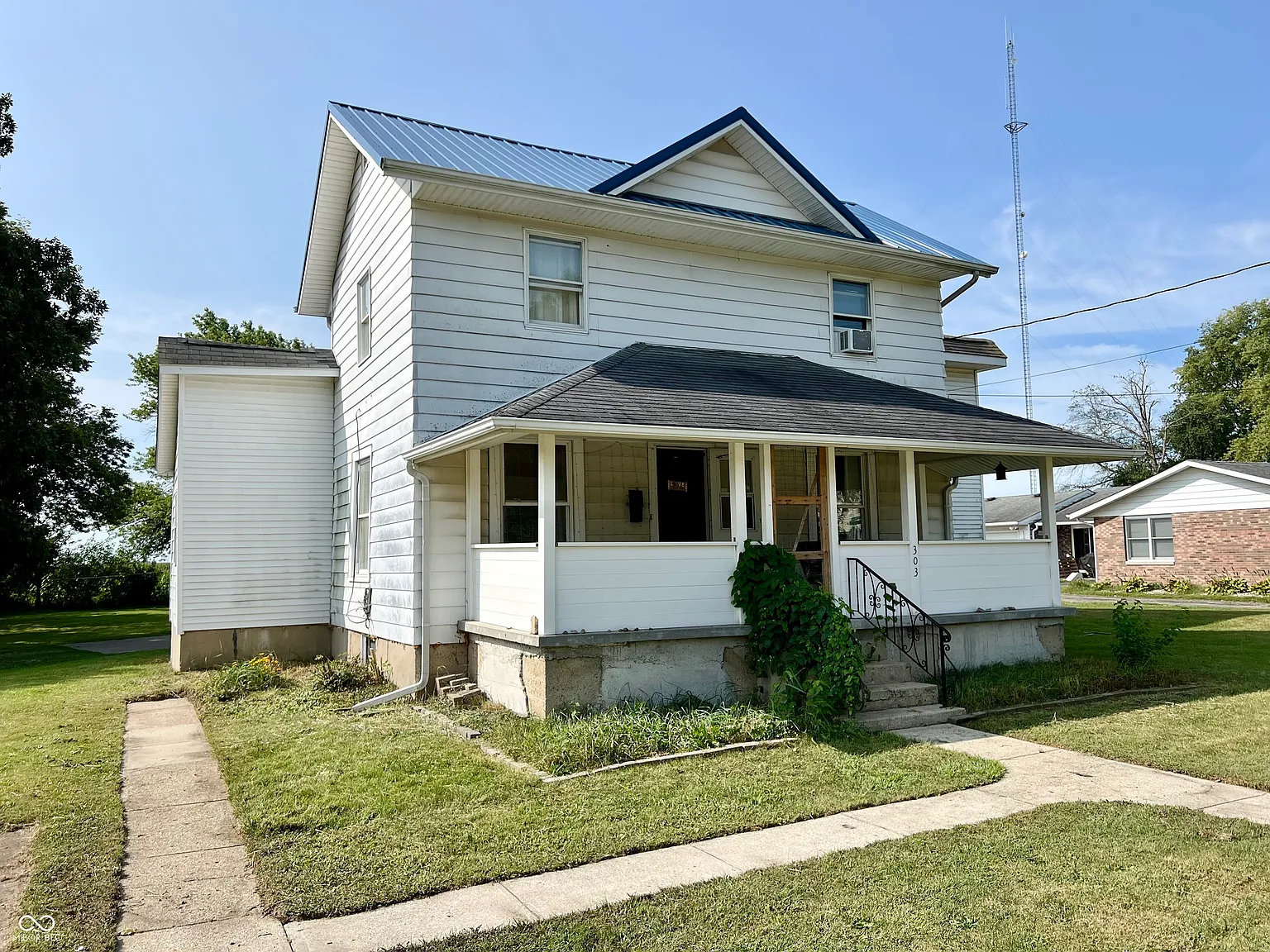 303 E South St photo 1
