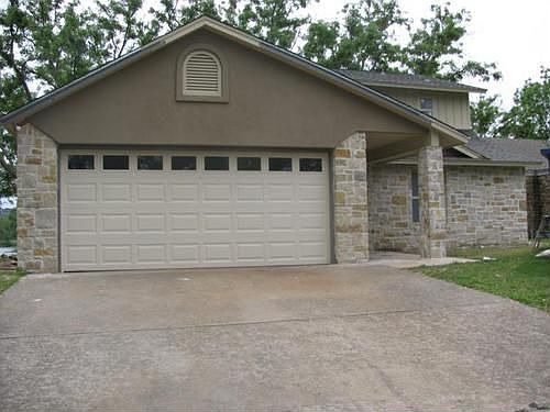 1st image of 325 Meadowlakes Dr