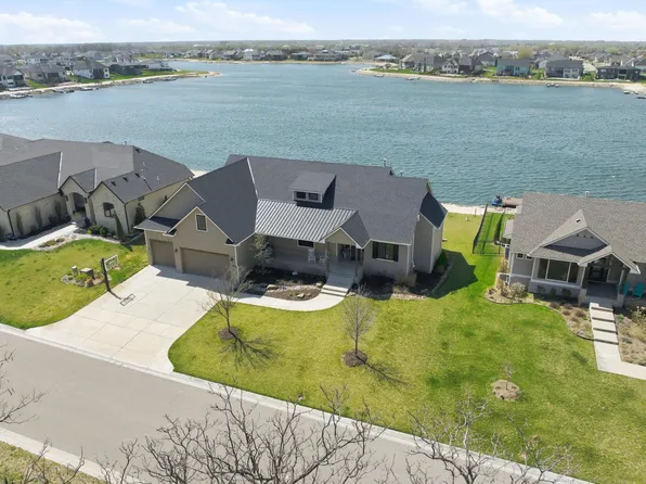 4929 W Wavecrest Cir, Wichita, KS 67205