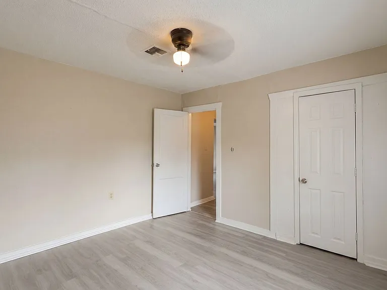 413 Montgomery St — Photo 7