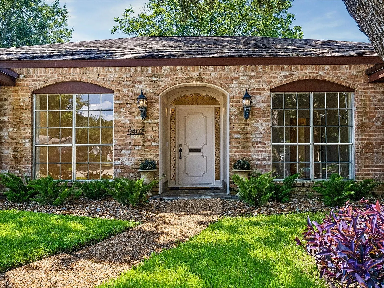 4 bed, 2.5 bath, 2225 sqft, $2,950 — Photo 2