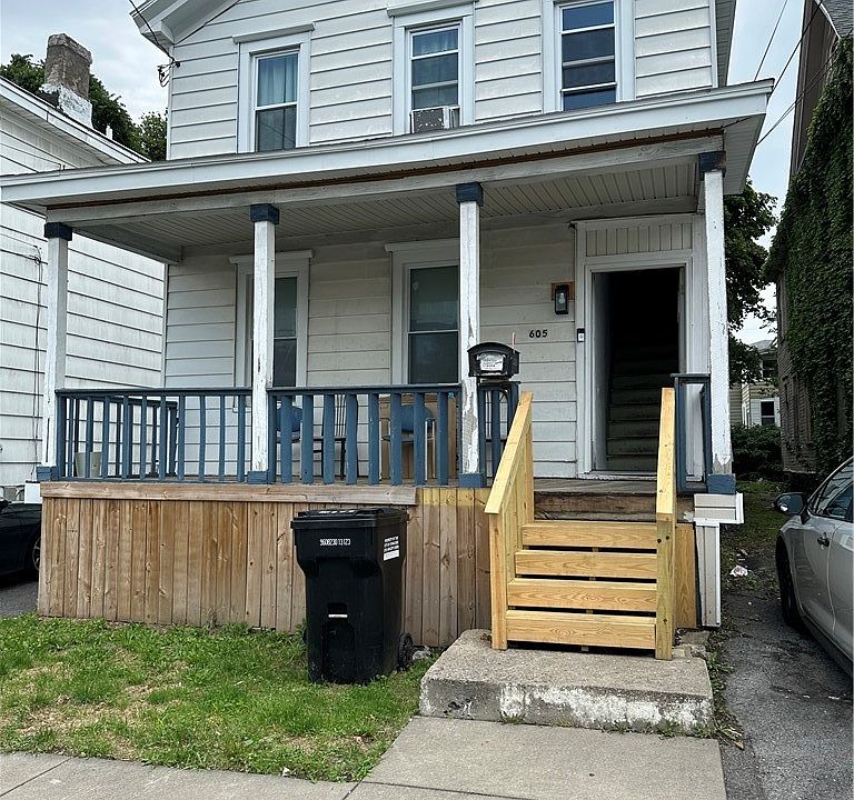 1st image of 605 Ash St