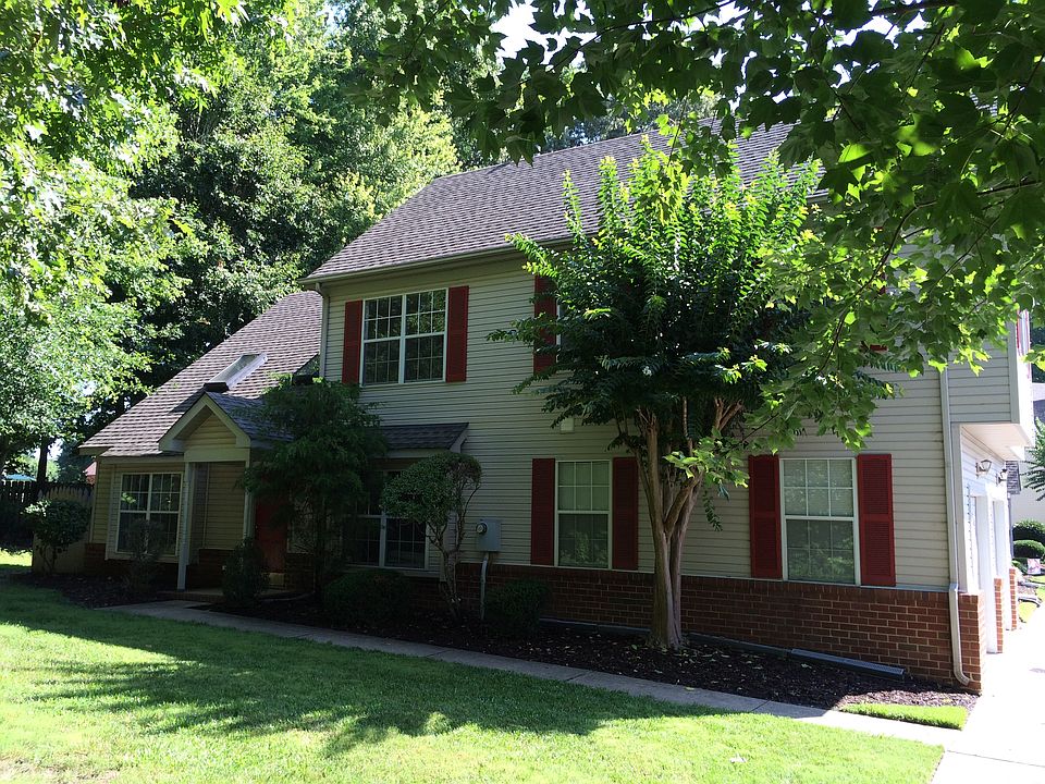1st image of 300 S Hill Ln