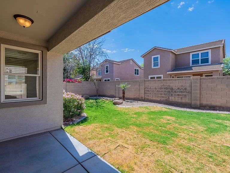 2225 E Sunland Ave — Photo 33