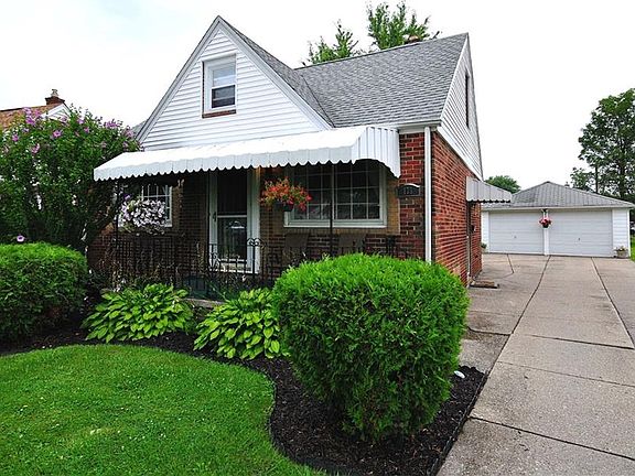 3rd image of 173 E Grand Blvd